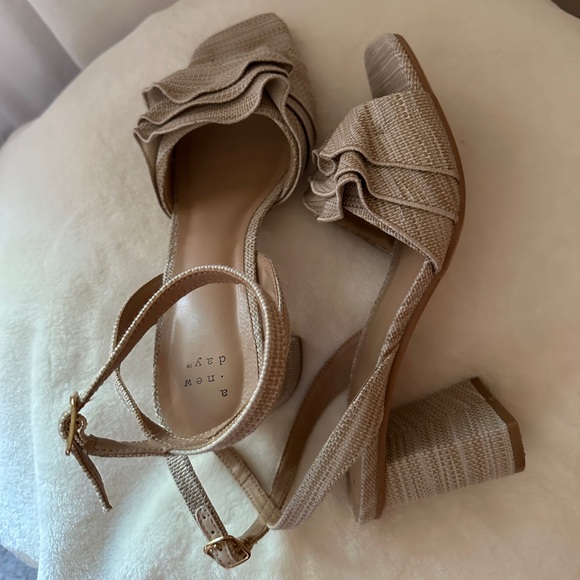 A New Day Ruffle Sandals - Picture 4 of 6